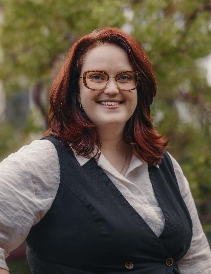 Christine Tezak headshot